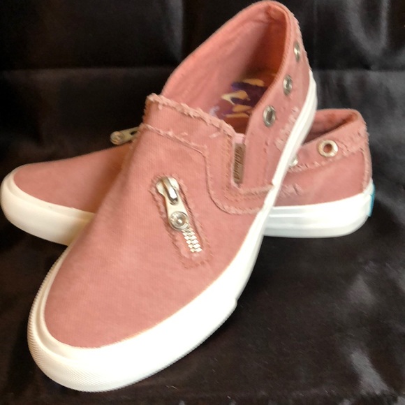 Blowfish Malibu Mariachi Sneakers. - Picture 3 of 6